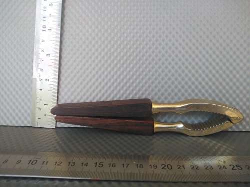 Vintage! Retro Wood Handle Nut Cracker