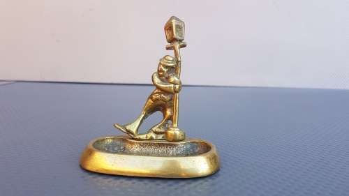 Vintage!  Brass Gentleman Leaning On A Lamppost At A Water Fountain.