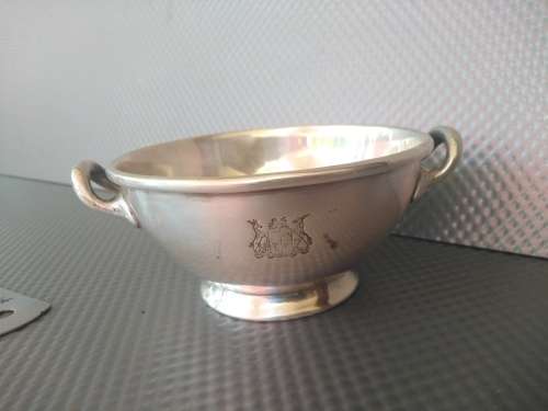 Vintage! Sheffield England - Gladwin Ltd  - Embassy Silver Plated - 2 handled bowl - SA Coat of Arms