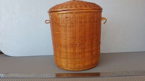 Vintage ! Woven Wicker /Rattan Basket With Lid