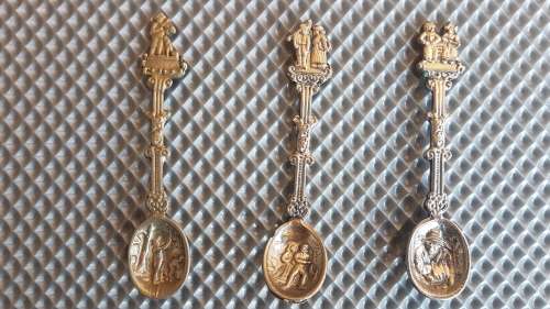 Vintage! Silver Plated Souvenir Spoons With Holder.