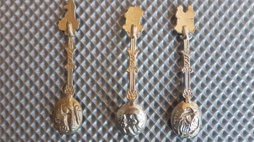 Vintage! Silver Plated Souvenir Spoons With Holder.