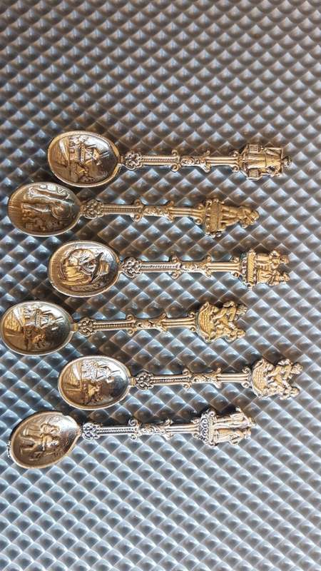 Vintage! Silver Plated Souvenir Spoons With Holder.