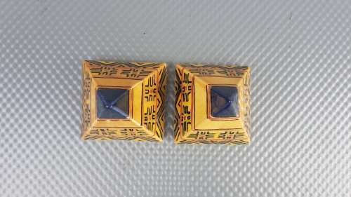 Vintage! - Hand Painted - Signed - Ceramic - Pyramid - Salt And Pepper Shakers