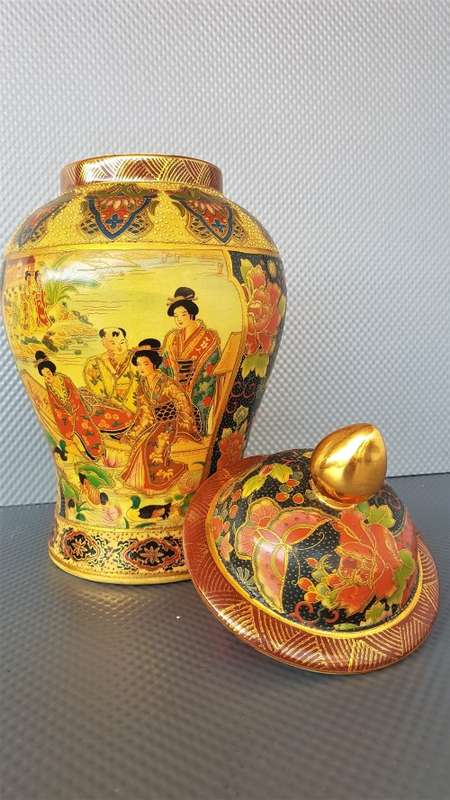 Vintage! Early-Mid Century Chinese Satsuma Style Vase.