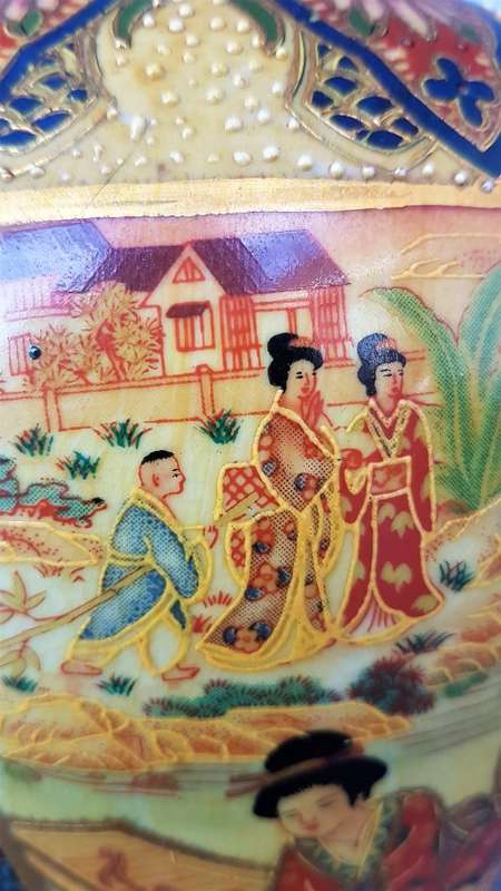 Vintage! Early-Mid Century Chinese Satsuma Style Vase.