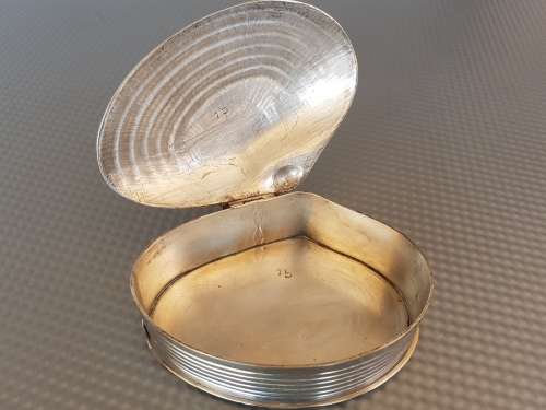 Vintage! Clam Shell Silver Plated Trinket Box With Lid.