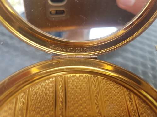 Vintage Melissa Roses In Lucite Dome Enamel Powder Compact.