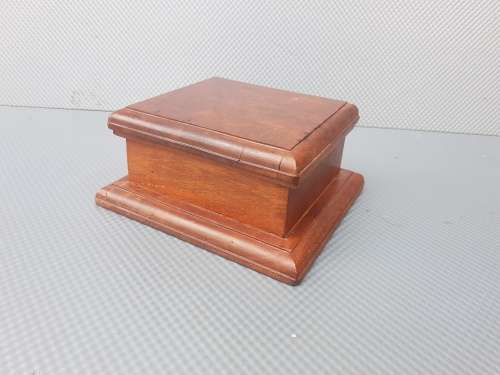 Vintage! Wooden Square Jewelry / Trinket Box.