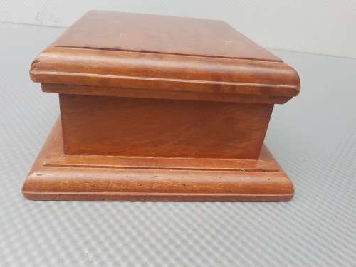 Vintage! Wooden Square Jewelry / Trinket Box.