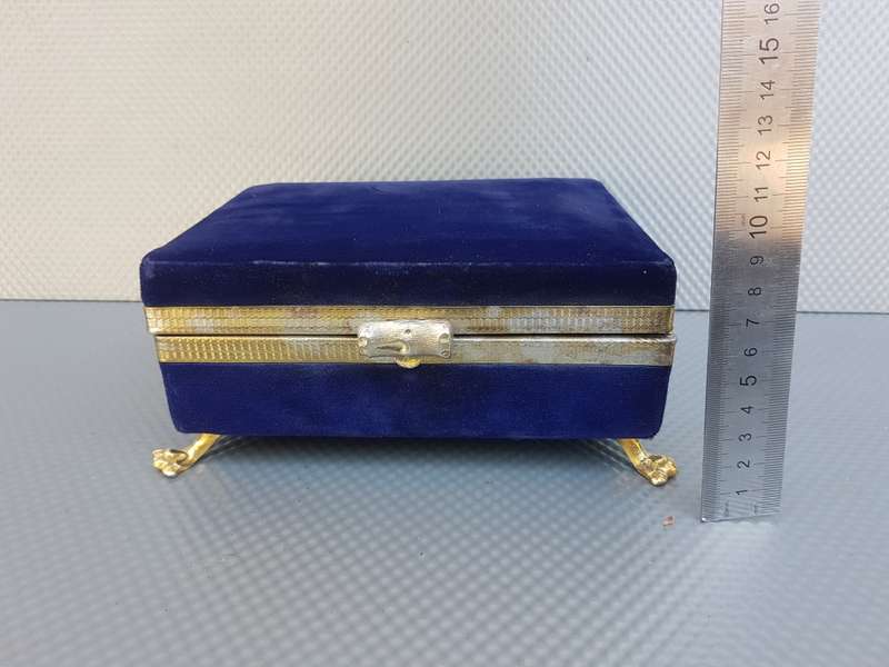 Vintage! Dorothy Gray Royal Blue Velvet Jewelry Case.