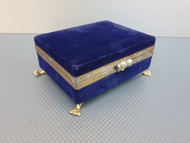 Vintage! Dorothy Gray Royal Blue Velvet Jewelry Case.