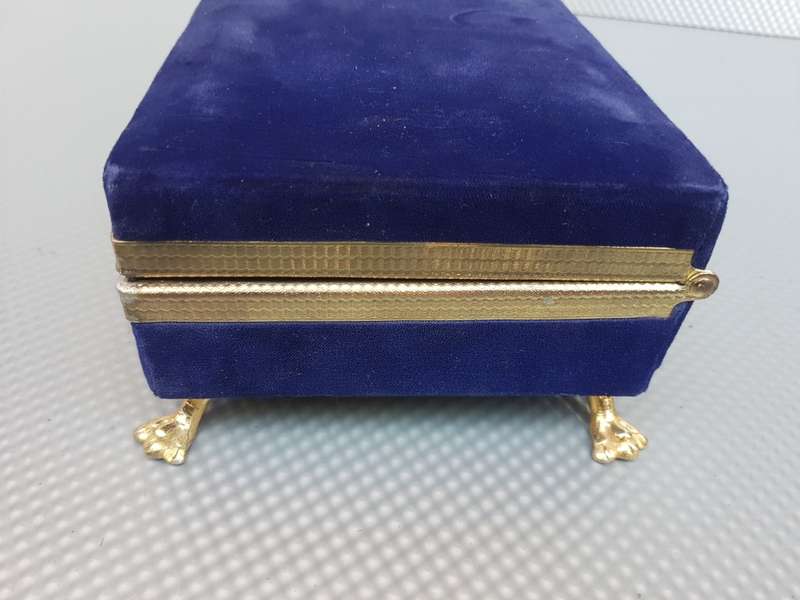 Vintage! Dorothy Gray Royal Blue Velvet Jewelry Case.