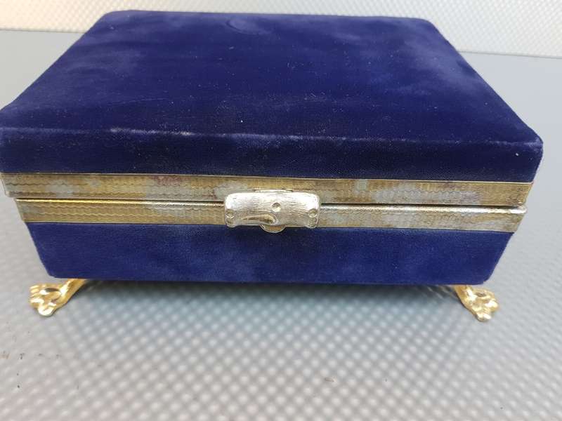 Vintage! Dorothy Gray Royal Blue Velvet Jewelry Case.