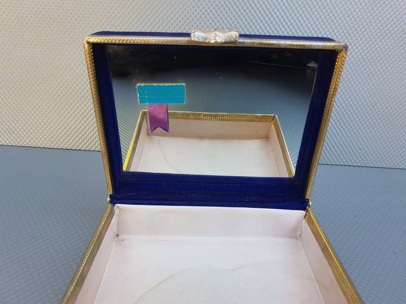 Vintage! Dorothy Gray Royal Blue Velvet Jewelry Case.
