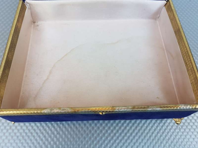 Vintage! Dorothy Gray Royal Blue Velvet Jewelry Case.