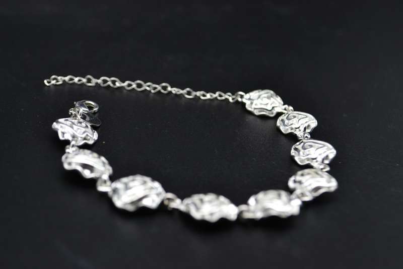 925 Sterling Silver Rose Link Bracelet, 13mm wide, 24.5cm Long - 14.68 grams