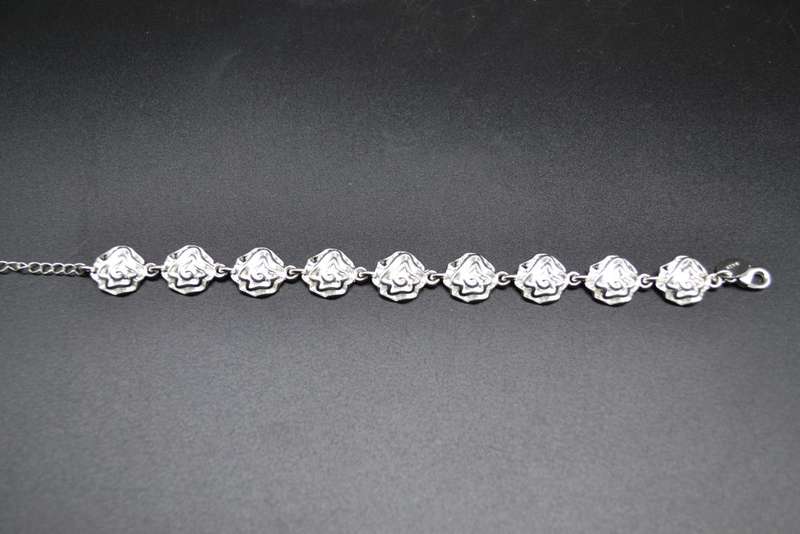 925 Sterling Silver Rose Link Bracelet, 13mm wide, 24.5cm Long - 14.68 grams