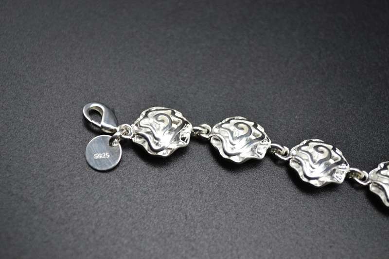 925 Sterling Silver Rose Link Bracelet, 13mm wide, 24.5cm Long - 14.68 grams