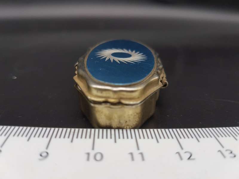 Vintage! Starburst Pill Box Metal Alloy Aqua Blue Turquoise.