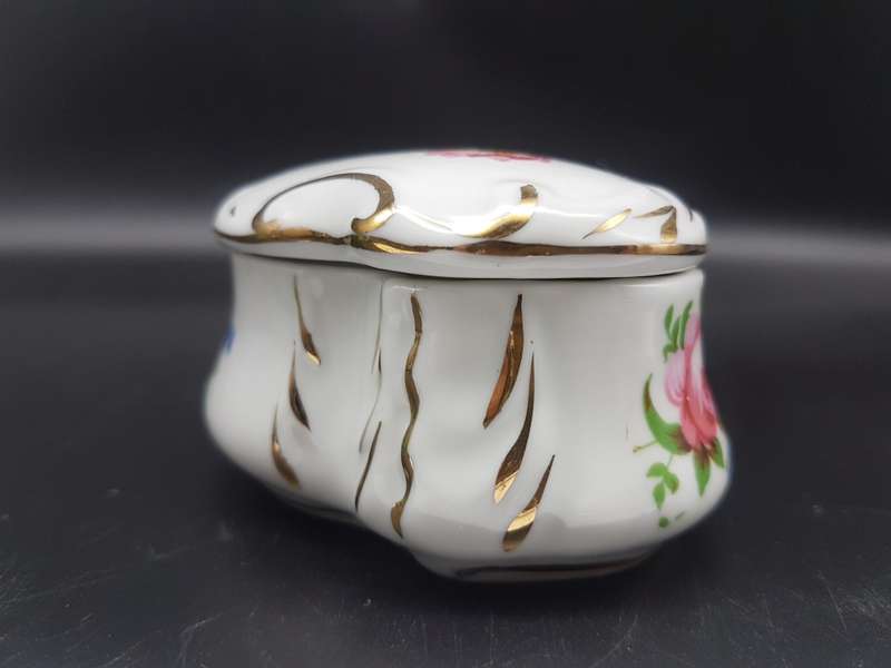 Vintage! Floral And White Ceramic Oblong Trinket Box.