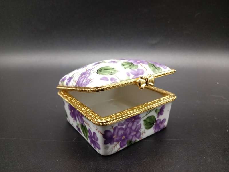 Vintage! Hand Painted Ceramic & Gold Toned Porcelain Pill /Trinket Box.