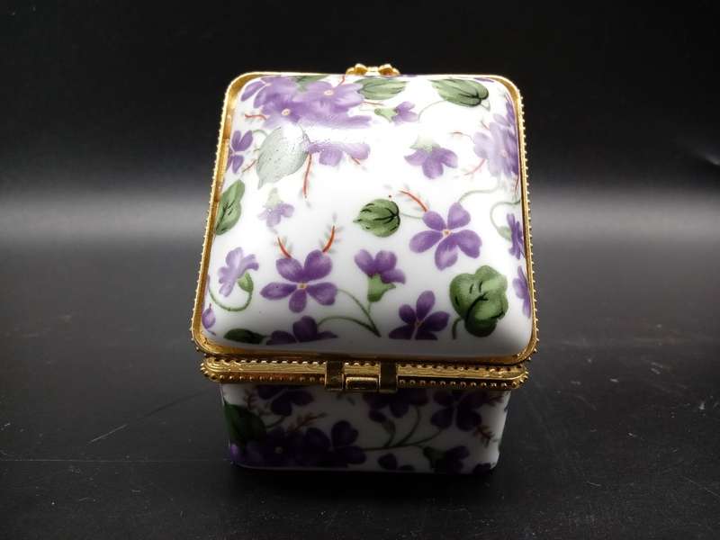 Vintage! Hand Painted Ceramic & Gold Toned Porcelain Pill /Trinket Box.