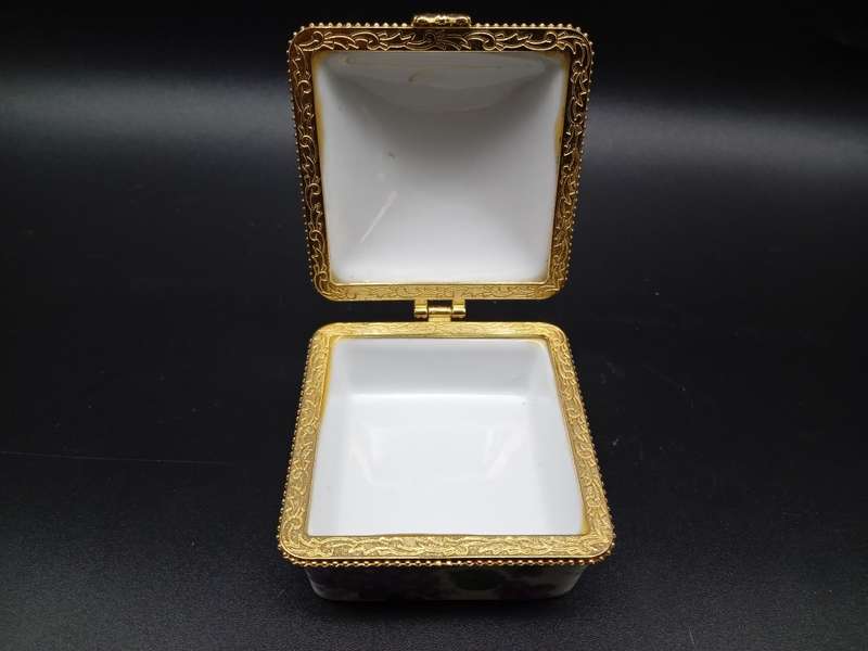 Vintage! Hand Painted Ceramic & Gold Toned Porcelain Pill /Trinket Box.