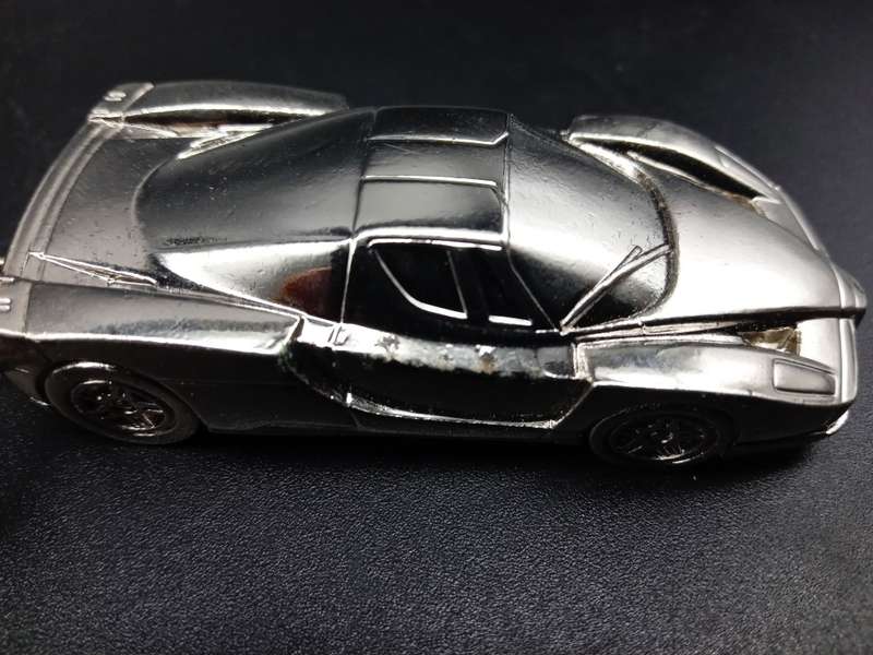 Fantastically Sleek! Enzo Ferrari Model Car Shell V-Power Keyring Key Chain  (10.5cm x 2.5cm)