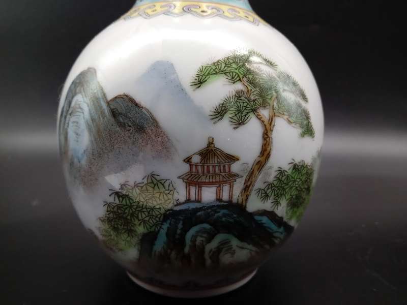 Vintage! Chinese Porcelain - Famille Rose - Detailed Lanscape - Jingsezhen Vase