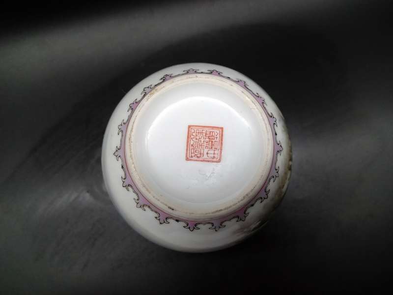 Vintage! Chinese Porcelain - Famille Rose - Detailed Lanscape - Jingsezhen Vase