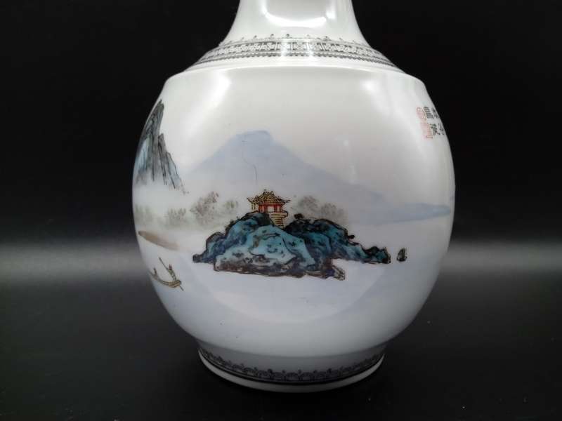 Vintage! Chinese Porcelain - Famille Rose - Detailed Lanscape - Jingsezhen Vase