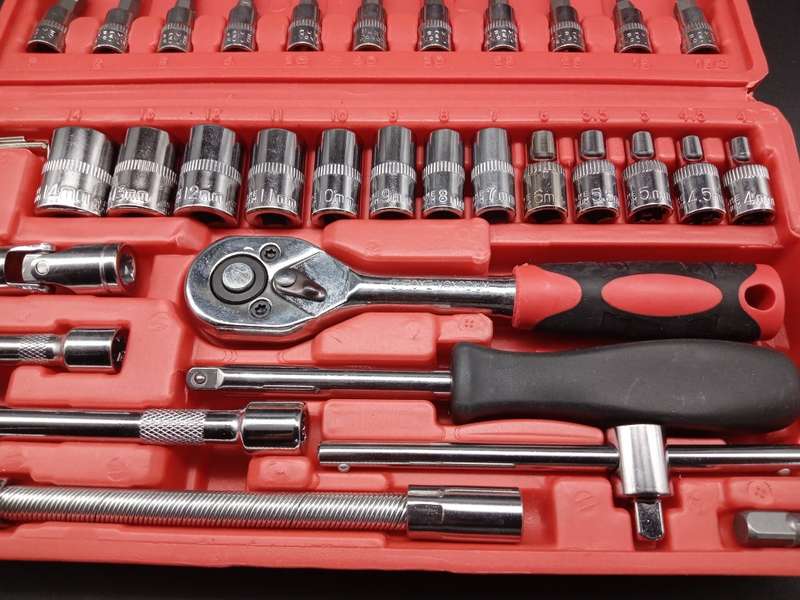 Awesome Tool Set - Safety Gloves, Socket Set, Spanners (27/21/21) and Heavy Duty Screwdriver Set
