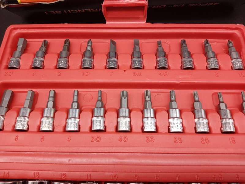Awesome Tool Set - Safety Gloves, Socket Set, Spanners (27/21/21) and Heavy Duty Screwdriver Set