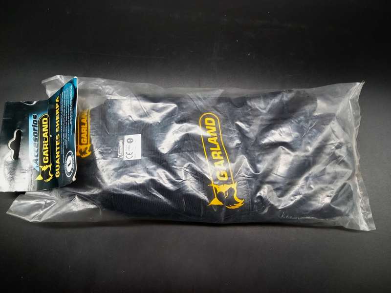 Awesome Tool Set - Safety Gloves, Socket Set, Spanners (27/21/21) and Heavy Duty Screwdriver Set
