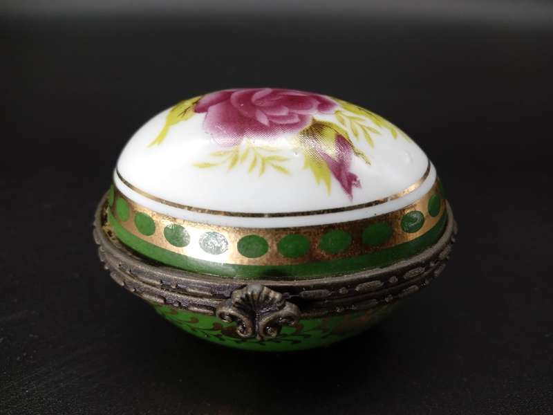 Vintage! Porcelain Egg - Floral - Collectable Pill Box