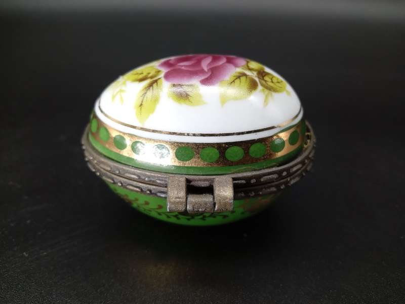 Vintage! Porcelain Egg - Floral - Collectable Pill Box