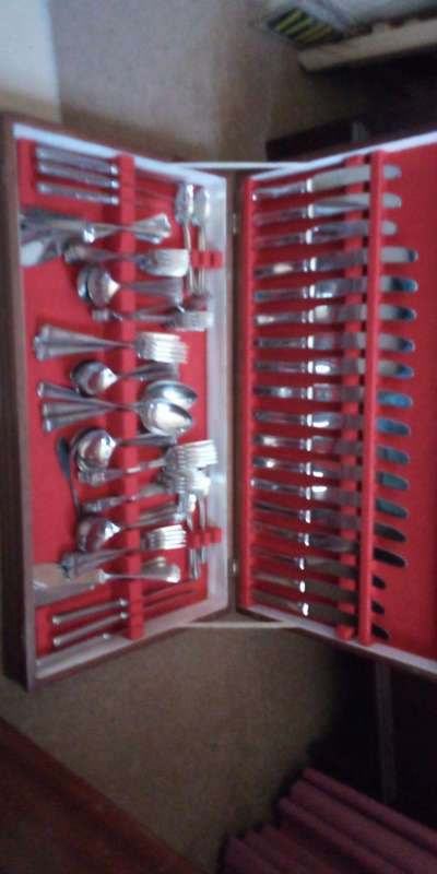Stainless steel 12 piece cutlery set in wooden box