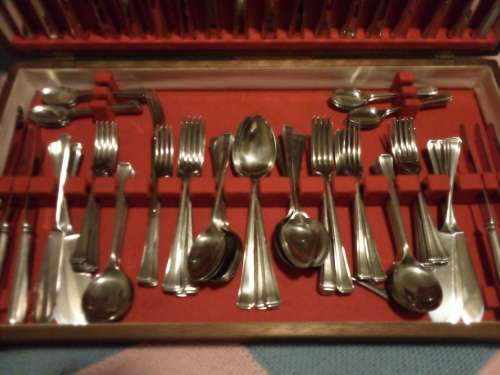 Stainless steel 12 piece cutlery set in wooden box