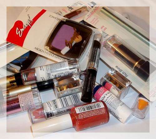 Bulk Make-up:  20 Piece Cosmetics