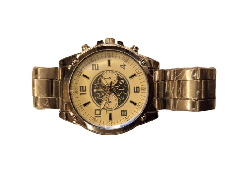 Stunning Design Mens Analagoue Watch -Stunning and Sleek  Design on White Face With Steel Strap