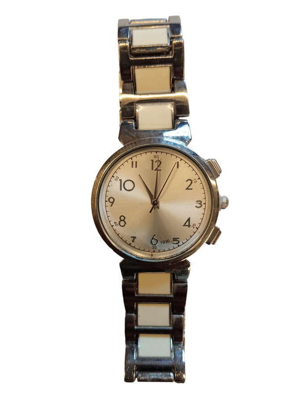 Analogue Watch Bracelet For Women-Stylish Silver Face With Smart Bracelet