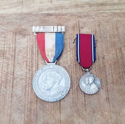 Miniature and Aluminium Full Size Commemorative  Medal Silver Pin-1933 Jubilee