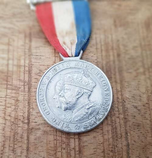 Miniature and Aluminium Full Size Commemorative  Medal Silver Pin-1933 Jubilee