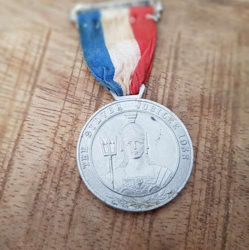 Miniature and Aluminium Full Size Commemorative  Medal Silver Pin-1933 Jubilee