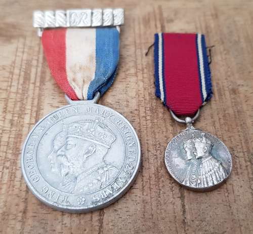 Miniature and Aluminium Full Size Commemorative  Medal Silver Pin-1933 Jubilee