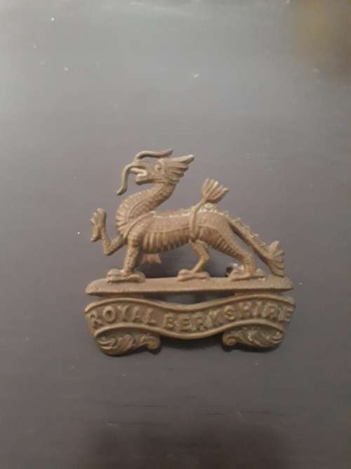 Royal Berkshire Regiment Brass Badge (two pins)
