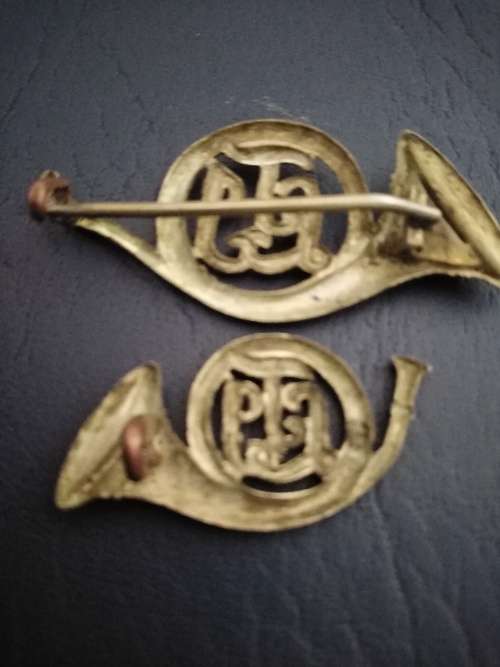 TLI-Transvaal Light Infantry Slouch Hat Badge Bi-Metal Worn 1903-1907 +TLI Collar badge (one lug)