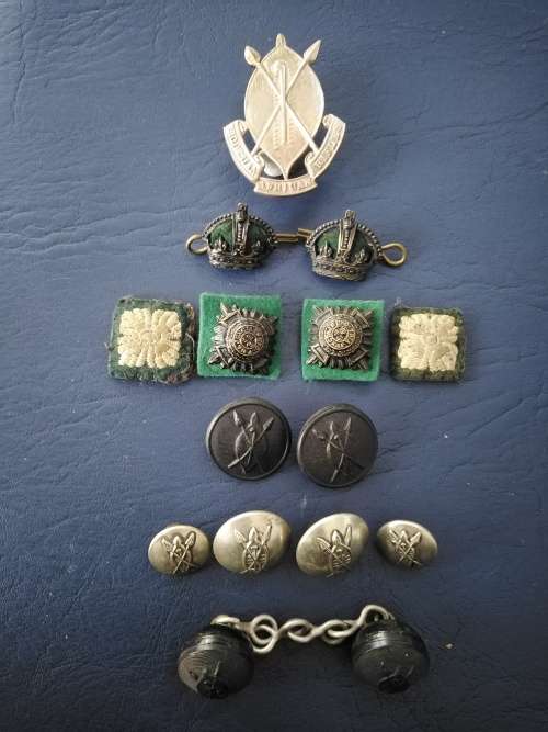 Rhodesian African Rifles Grouping of Badges-Cap Badge Firmin of London