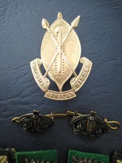 Rhodesian African Rifles Grouping of Badges-Cap Badge Firmin of London
